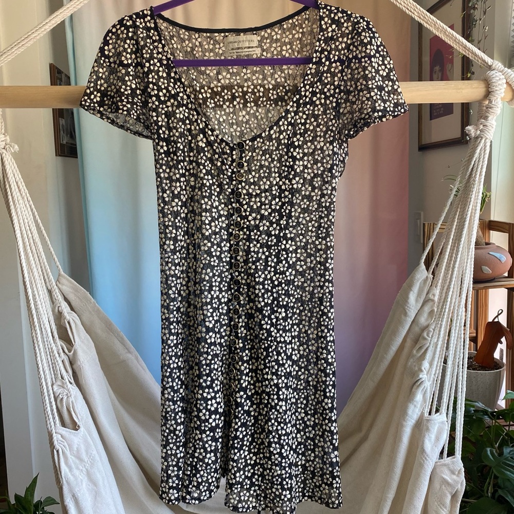 URBAN OUTFITTERS | Sheer Skater Dress | M | Black & White Floral Cinch Waist
